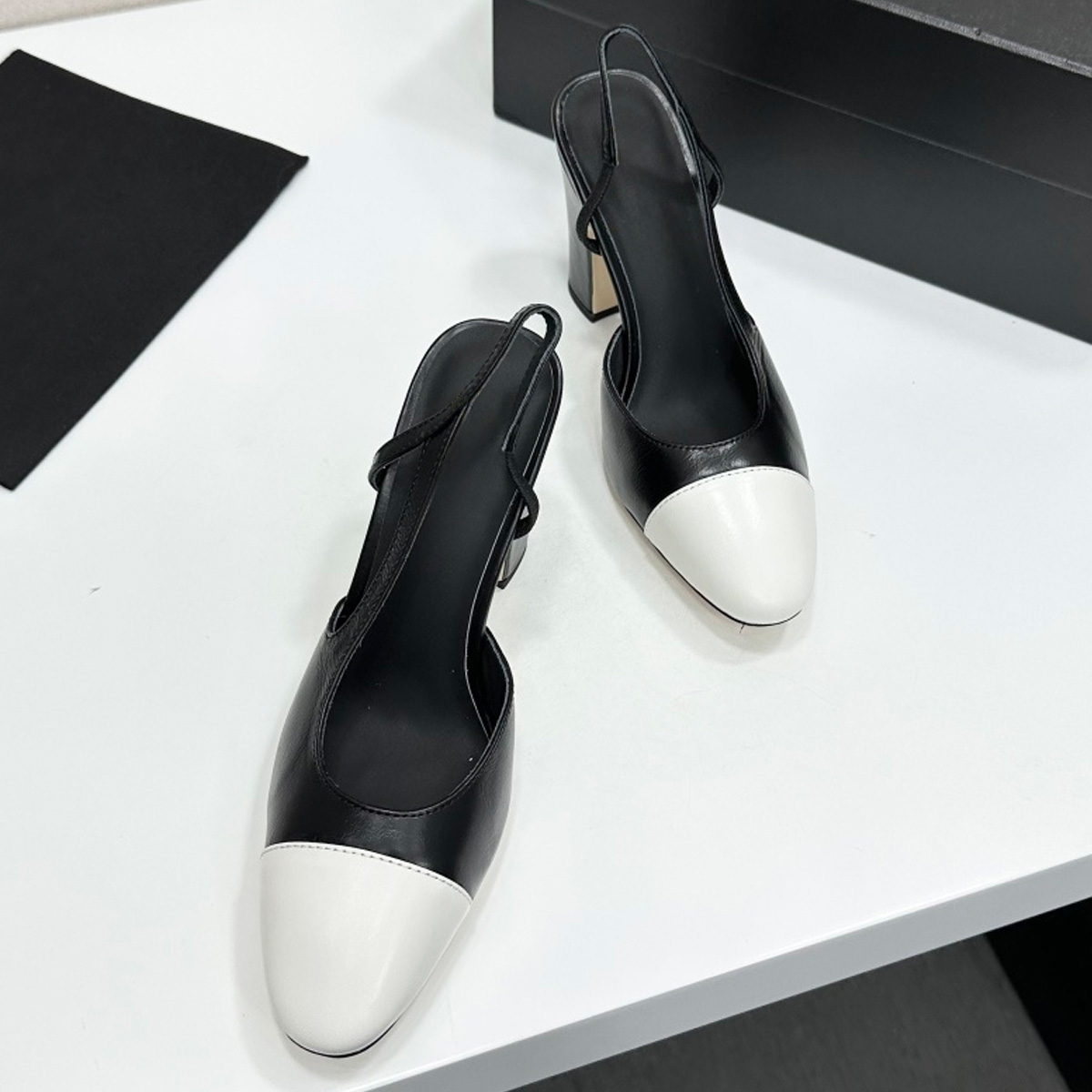 2026 Women's Two-Tone Slingbac - Casual Sandal Leather のレビューと価格